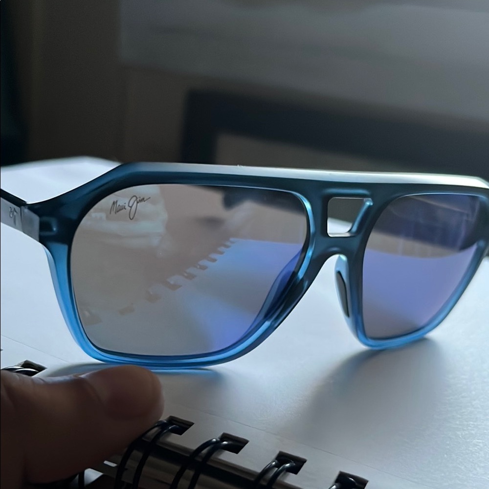 Maui Jim Vibrant Blue Eyewear (new)